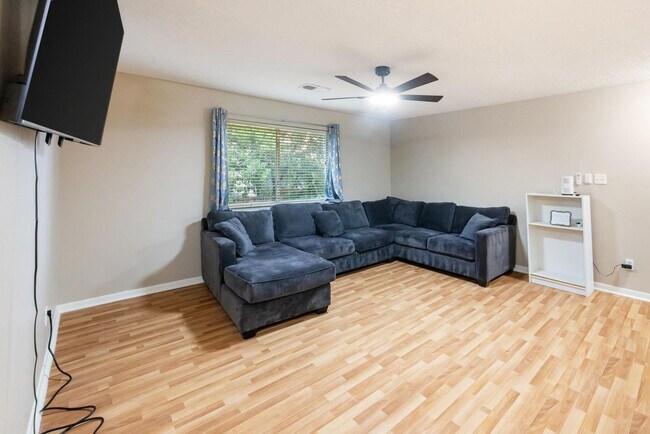 Primary Photo - 9350 Starfire Ln
