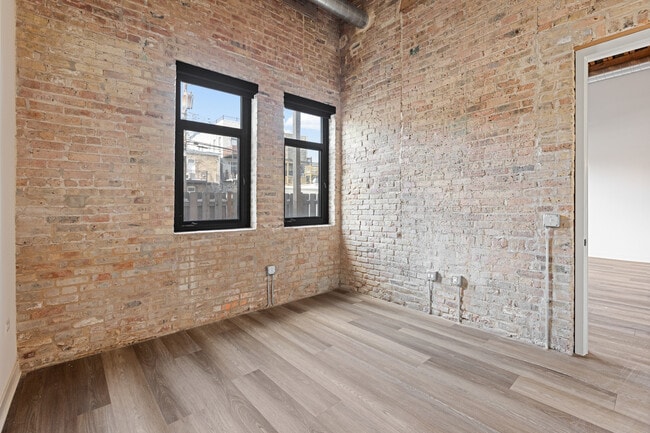 Building Photo - 818 N Wolcott Ave