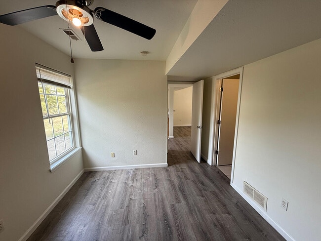 Building Photo - 1417 Raleigh Dr