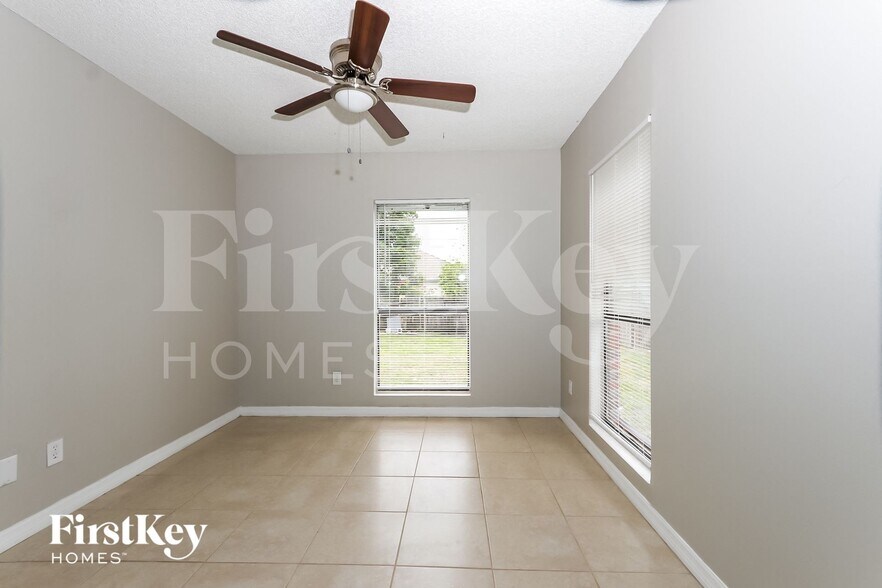 Building Photo - 438 SE Streamlet Ave