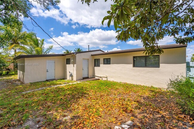 Building Photo - 1000 NW 198th St