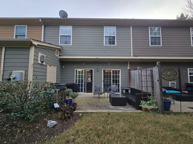 Building Photo - Beautiful Apex Townhome with Greenway Access & Community Amenities