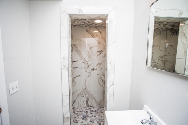 Building Photo - 2408 32nd St