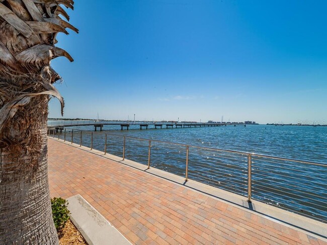 Building Photo - 3120 Beach Blvd S