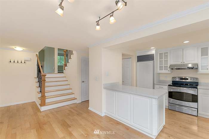 Kitchen/Dining - 202 W Olympic Pl