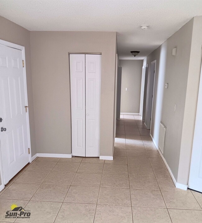 Building Photo - 2735 Fern Palm Dr