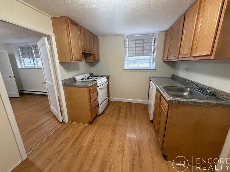 Primary Photo - 123 Sutherland Rd