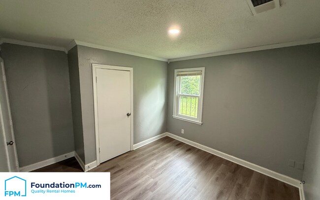 Building Photo - 2100 Worthington Cir