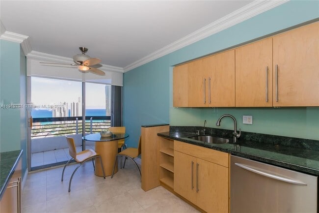 Building Photo - 19195 NE 36th Pl