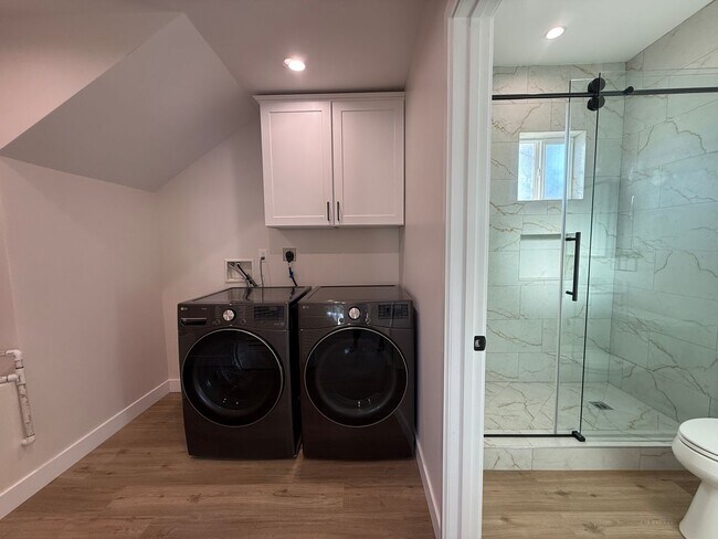 Building Photo - All solar new construction 3/3 house