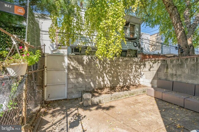 Building Photo - 1438 S 13th St