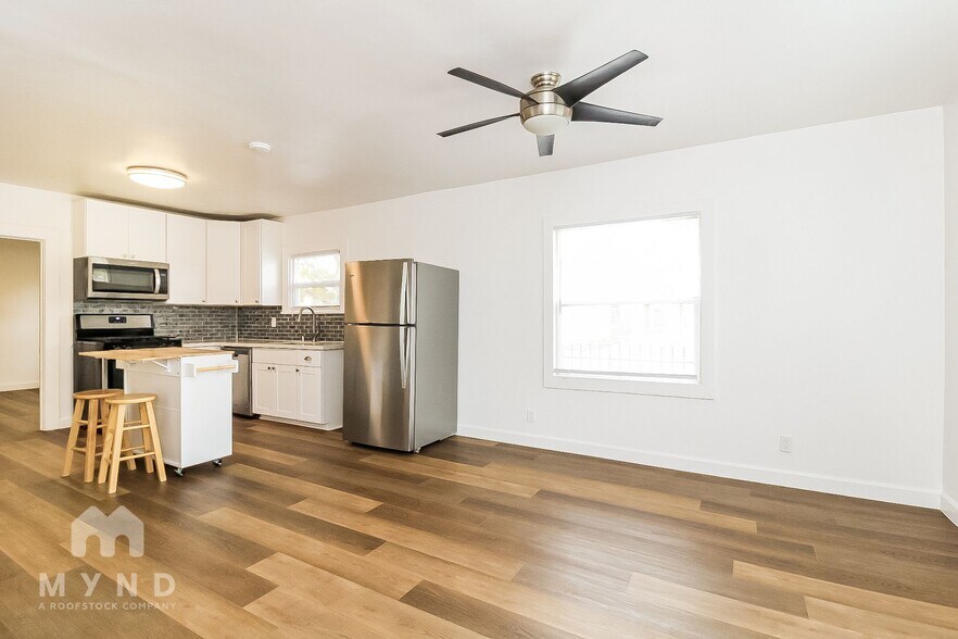 Building Photo - 702 Dixieanne Ave