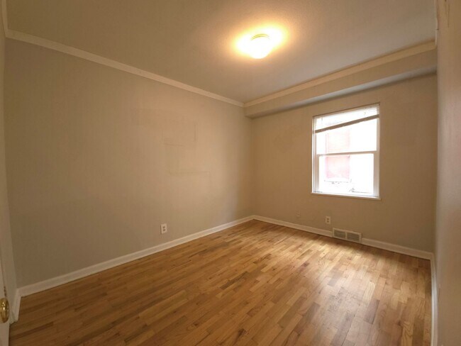 Building Photo - 896 18th St