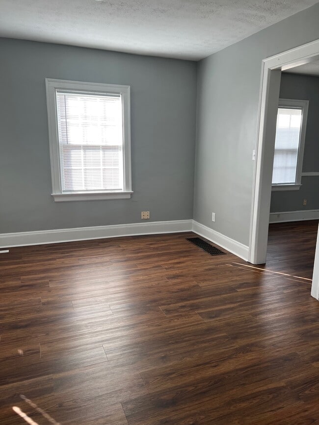 Building Photo - 929 N Nelson Rd