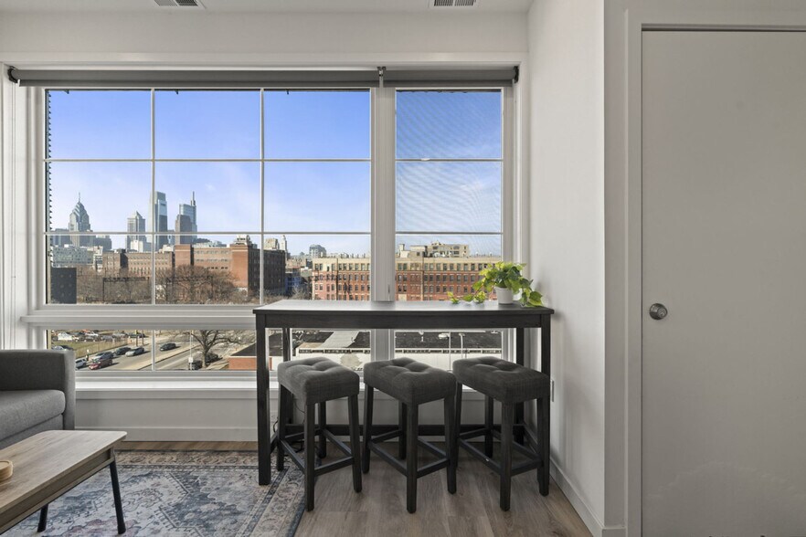 Building Photo - 501 N Perth St