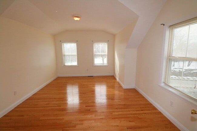 Building Photo - 76 Seaver St