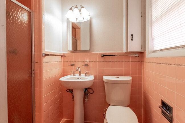 Building Photo - 1227 Ector St