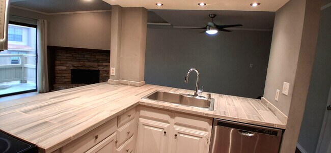 Building Photo - 5200 Martel Ave