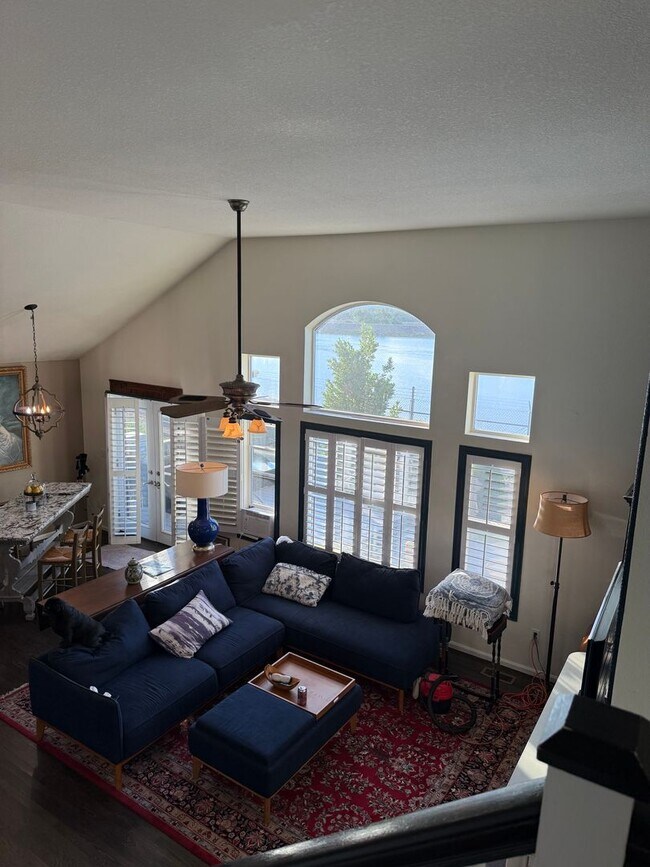 Building Photo - Move in Special- Beautiful Furnished 3 Bedroom/2.5 Bathroom Single Family Home with Flexible Leas...