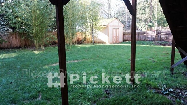 Building Photo - 2221 NE Lexington Dr