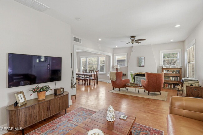 Building Photo - 3703 Cambridge Ave