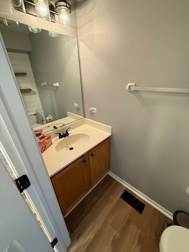Building Photo - 368 S Jewel Ct