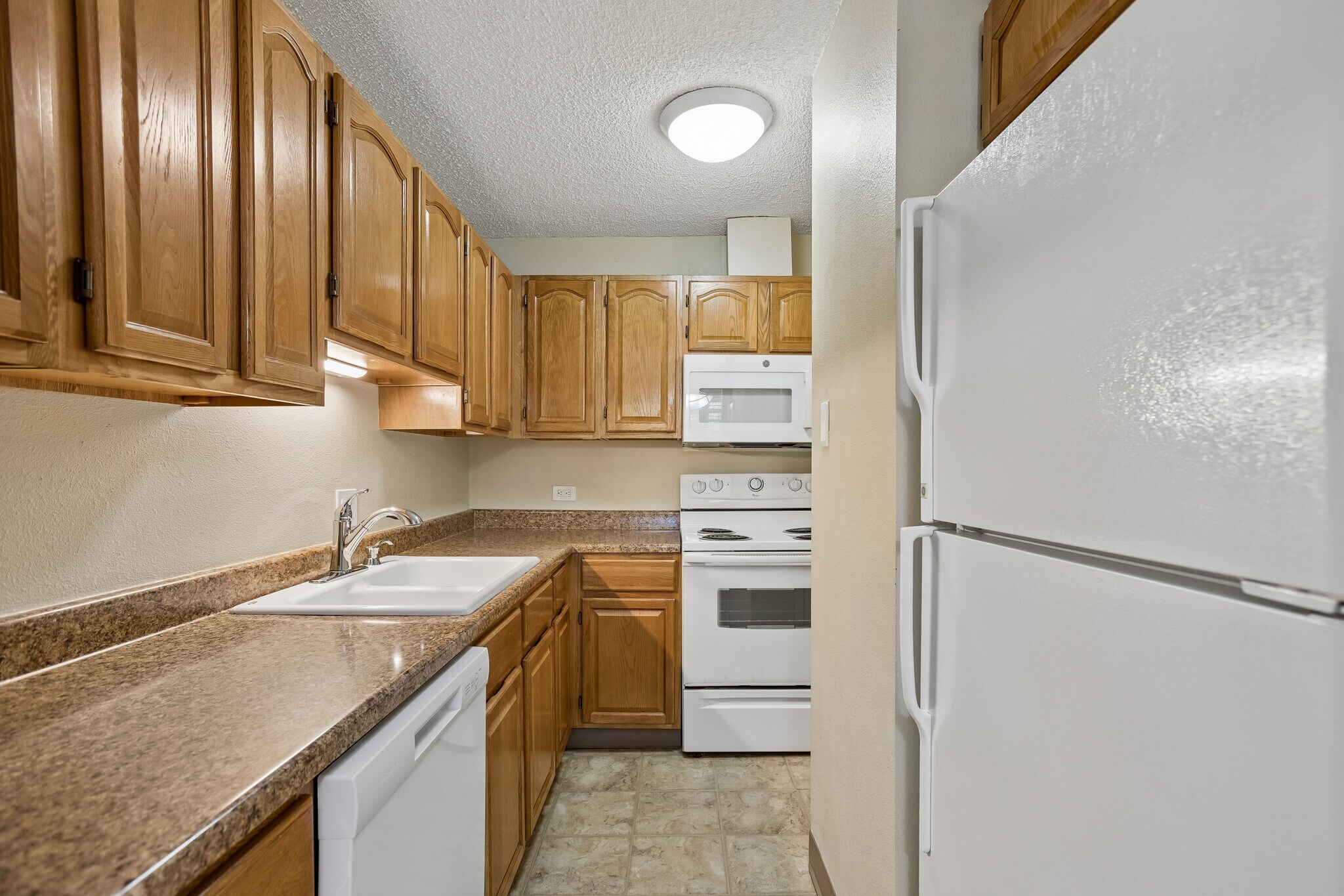 Building Photo - 2855 S Monaco Pky
