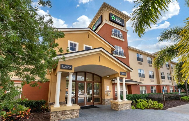 Building Photo - Furnished Studio-Orlando - Maitland - Summ...