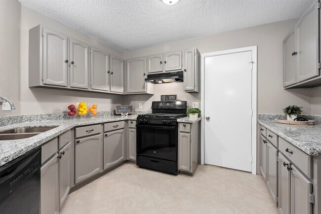 Building Photo - 10842 Ryan Trails Dr