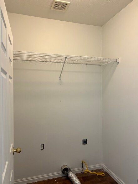 Building Photo - 4146 NE Pinion Cir