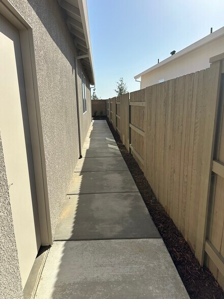 Building Photo - 3040 Vaughn Way