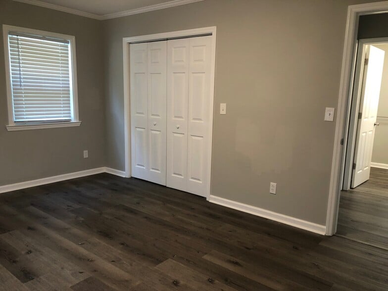 Building Photo - 605 N Adair Street Apt #4