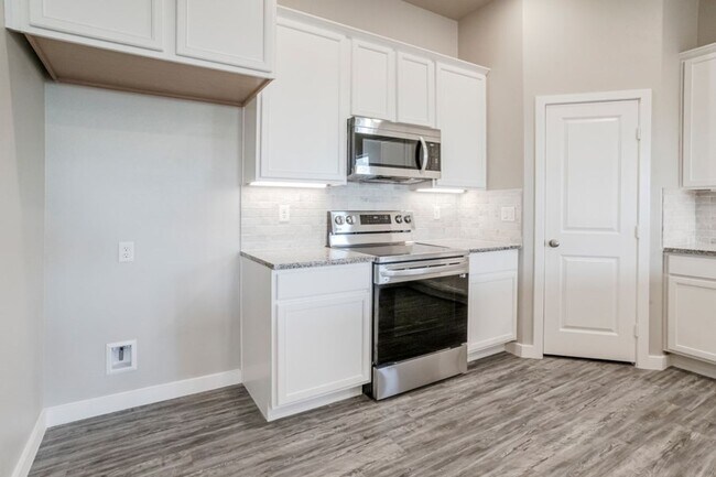 Building Photo - New Beginnings Start At AMRR: Spacious 3 bedroom in Midland!