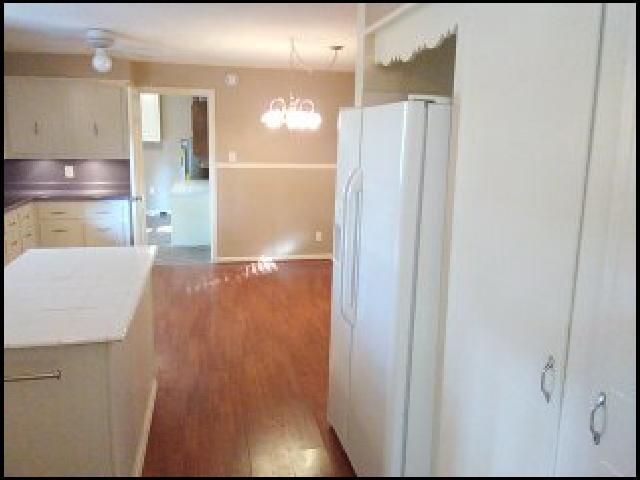 Building Photo - 5800 N Walnut Rd