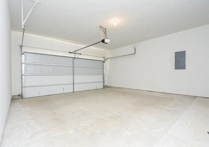 Building Photo - 27131 Grey Fox Run