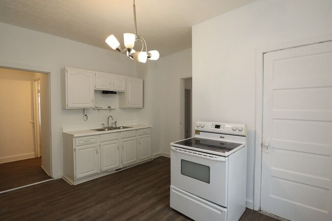 Building Photo - 2 Bedroom Indianapolis House!