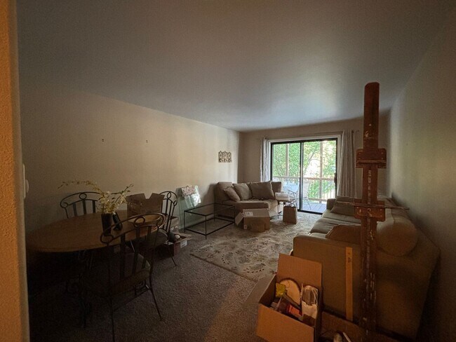 Building Photo - 2 Bed/1 Bath with River Views! Riviera Rid...