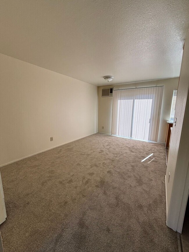 Building Photo - 5059 Charmian Dr