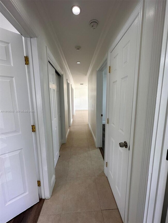 Building Photo - 15432 SW 105th Ave