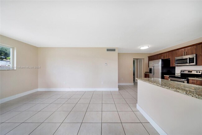Building Photo - 592 NE 150th St
