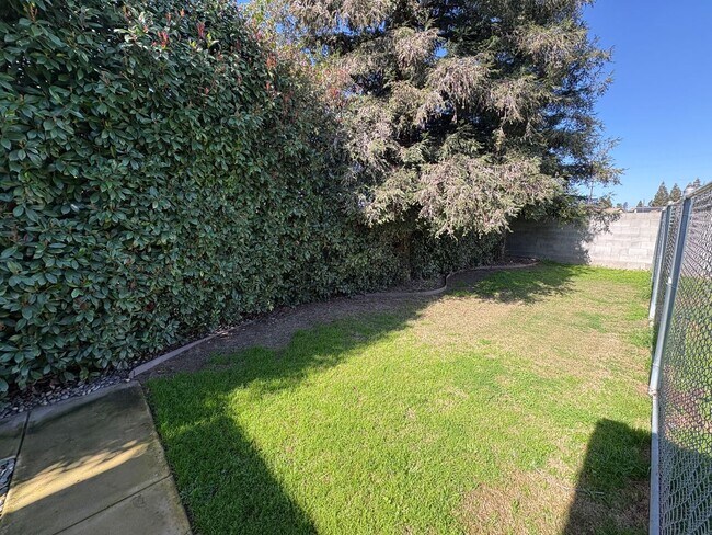 Building Photo - SE Visalia Cul-de-sac Home Available Now!