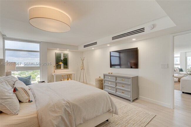 Building Photo - 1370 S Ocean Blvd