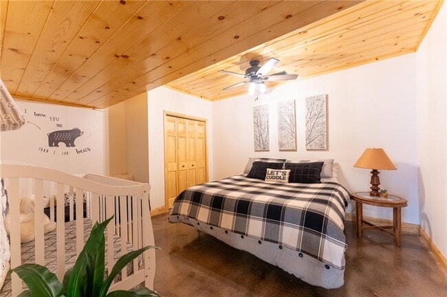 Building Photo - 105 Cedar Cove