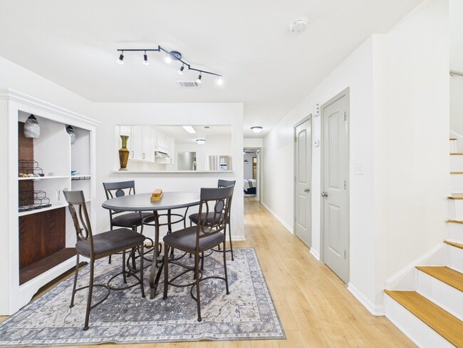 Building Photo - 7836 Bateman Ln