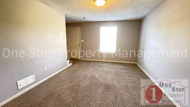 Building Photo - Charming 2 Bedroom TownHouse in Independen...