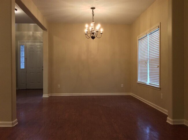 Building Photo - 3BD/2.5BA with Bonus Room in Collierville Farms.  Over 2300 sq ft!.  Pets are welcome!