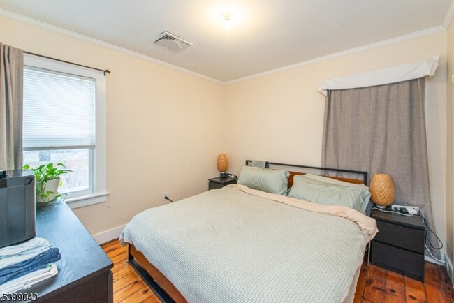 Building Photo - 92 Washington St