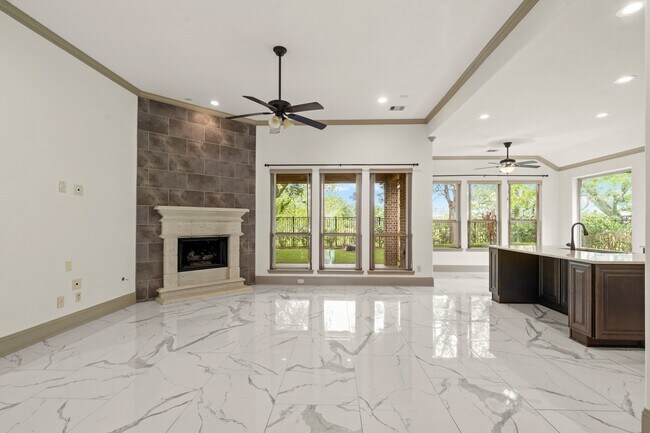 Building Photo - 5327 Metzger Ct