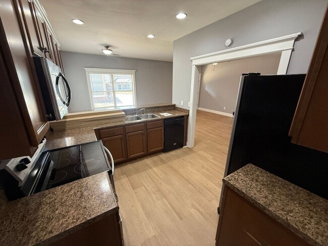 Building Photo - 242 Madison Heights