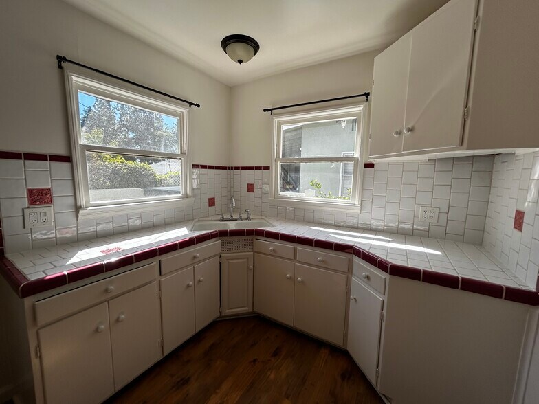 Building Photo - 254 N Canyon Blvd